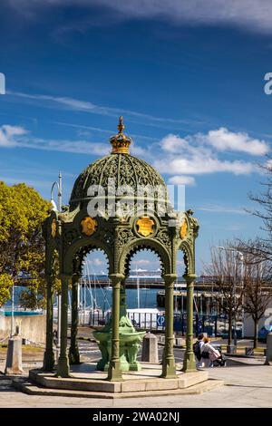 Ireland, Dublin, Dun Laoghaire, Marine Avenue, Victoria Fountain commemorating 1900 royal visit Stock Photo