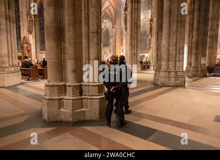 Cologne, Germany. 31st Dec, 2023. Police officers secure Cologne Cathedral during the end-of-year pontifical mass. Credit: Thomas Banneyer/dpa/Alamy Live News Stock Photo