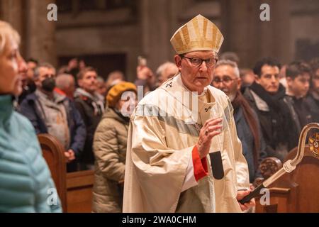 Cologne, Germany. 31st Dec, 2023. Cardinal Rainer Maria Woelki, Archbishop of Cologne, celebrates the end-of-year pontifical mass in Cologne Cathedral. Credit: Thomas Banneyer/dpa/Alamy Live News Stock Photo