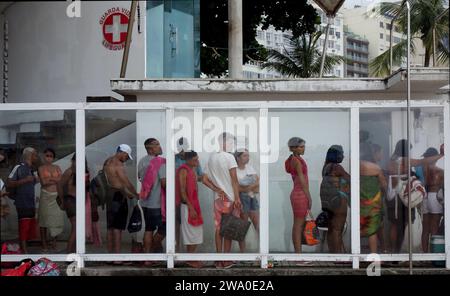Rio de Janeiro, Rio de Janeiro, Brazil. 31st Dec, 2023. Revelers on Rio de Janeiro's Copacabana beach line up to use bathrooms at a lifeguard station preparing for a long night ringing in the New Year. (Credit Image: © Bob Karp/ZUMA Press Wire) EDITORIAL USAGE ONLY! Not for Commercial USAGE! Stock Photo