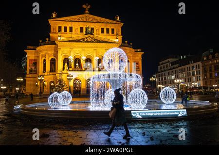 The silhouette of a passer-by is silhouetted against the glowing Christmas decorations on the Opernplatz at the Alte Oper in Frankfurt am Main, Opernp Stock Photo