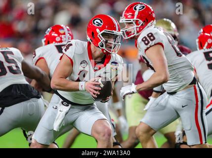 Georgia quarterback Gunner Stockton (14) runs from Notre Dame ...