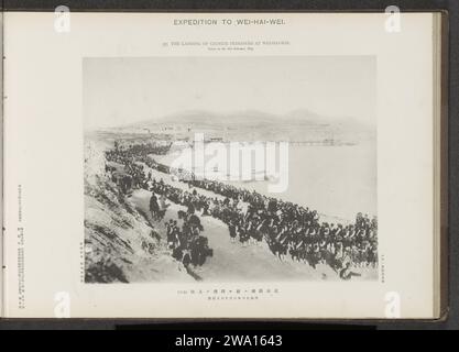 The landing of Chinese prisoners at Wei-Hai-Wei, 1895 photomechanical print  Shandongjapan paper collotype prisoner of war (after the battle). transfer, deportation  prisoner of war. rocky coast Stock Photo