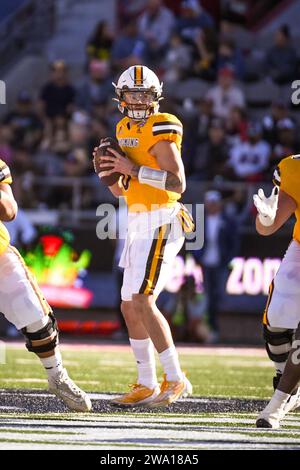 Wyoming Cowboys quarterback Andrew Peasley (6) looks down field in the first quarter of an NCAA college football game against the Wyoming Cowboys in T Stock Photo