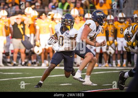 Toledo running back Jacquez Stuart returns a kickoff during an NCAA ...