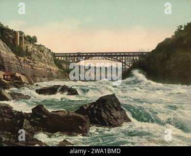 Whirlpool Rapids and Honeymoon Bridge, Niagara Falls, New York 1900. Stock Photo