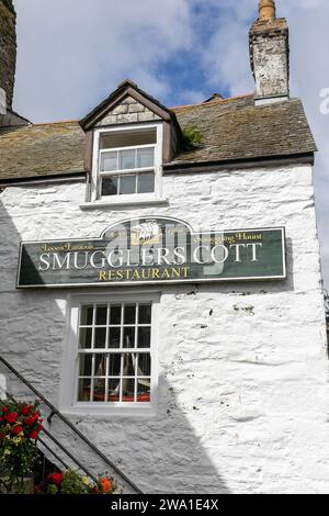 Smugglers Cott seafood and steak restaurant in Looe Cornwall, built in 1420 from timbers from the Armada, England,UK,2023 Stock Photo