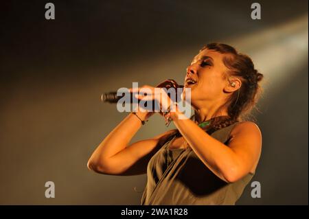 The french singer Zaz plays live in Forest National |   Zaz en concert a FN Pix: Isabelle Geoffroy alias Zaz Stock Photo