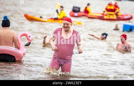 Haltern Am See, Germany. 01st Jan, 2024. A disguised swimmer in the cold water. 590 participants take part in the New Year's Swim 2024, a new record. Credit: Christoph Reichwein/dpa/Alamy Live News Stock Photo