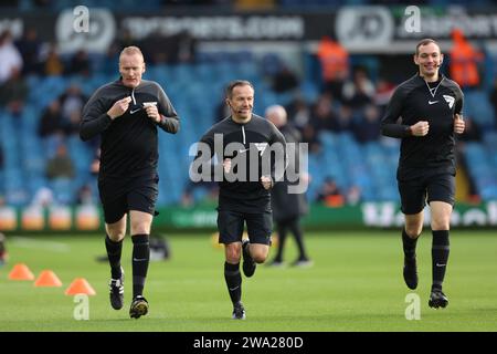 Leeds on Monday 1st January 2024. Keith Stroud, the match referee, warms up before the Sky Bet Championship match between Leeds United and Birmingham City at Elland Road, Leeds on Monday 1st January 2024. (Photo: Pat Isaacs | MI News) Credit: MI News & Sport /Alamy Live News Stock Photo