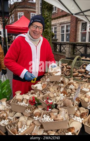 UK, England, Cheshire, Macclesfield, Market Street, Christmas Treacle Market, Ashbourne mushroom grower Roger Monk Stock Photo