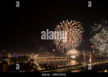 Feuerwerk Silvester 2024 Silvesterfeuerwerk über Der Dresdner Altstadt ...