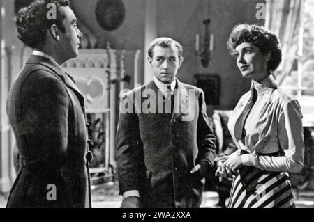 KIND HEARTS AND CORONETS 1949 GFD film with from left: Dennis Price, Alec Guinness, Valerie Hobson Stock Photo