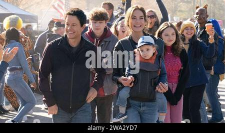 THE FAMILY PLAN 2023 Apple TV+ film with Mark Wahlberg and Michelle Monaghan Stock Photo