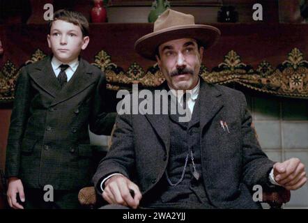 THERE WILL BE BLOOD 2007 Paramount Vantage film with Daniel Day-Lewis at right and Dillon Freasier Stock Photo