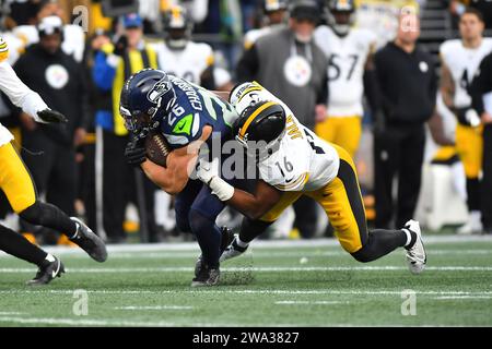 Seattle, WA, USA. 31st Dec, 2023. Pittsburgh Steelers linebacker Myles Jack (16) takes down Seattle Seahawks running back Zach Charbonnet (26) during the NFL Football game between the Pittsburgh Steelers and Seattle Seahawks in Seattle, WA. Pittsburgh defeated Seattle 30-23. Steve Faber/CSM (Credit Image: © Steve Faber/Cal Sport Media). Credit: csm/Alamy Live News Stock Photo