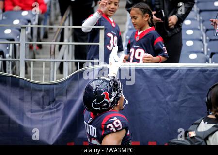 Houston Texans linebacker Henry To'oTo'o (39) reacts on during an NFL ...