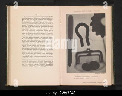 X -ray of (presumably) a wallet, Capitaine Colson, 1896 photomechanical print  Nancy paper collotype X-ray examination. purse, money-bag Stock Photo