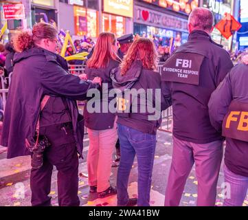 NEW YORK, N.Y. – December 31, 2023: Federal Bureau of Investigation personnel are seen in Times Square during a New Year’s Eve celebration. Stock Photo