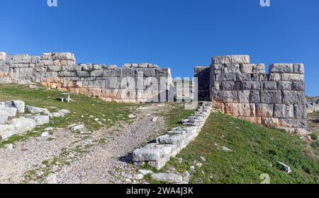 The Gate and Cyclopean walls of new Pleuron (Plevrona), in ancient Aetolia, Greece Stock Photo
