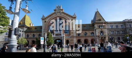 Facade of Nagy Vásárcsarnok (Nagy Vasarcsarnok) the Great Market Hall along Vamhaz Korut and Fovam Ter in Budapest, Hungary. The largest indoor market Stock Photo