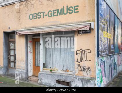 Remnants of times gone by. Fruit and vegetable lettering on a house in Hartwichstraße in Cologne-Nippes Stock Photo