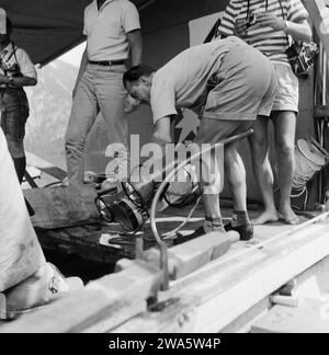 Der Schatz vom Toplitzsee, aka Schüsse im Morgengrauen, Kriminalfilm, Deutschland 1959, Regisseur Franz Antel am Set Stock Photo