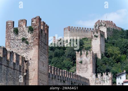 Gothic Mura scaligere di Soave (Scaliger Walls of Soave) built in XIV century by Cansignorio della Scala, 1600 meters long with 24 towers, and Castell Stock Photo