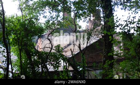 THE CROOKED HOUSE PUB, MORNING AFTER THE FIRE Stock Photo