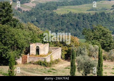 A small derelict cemetery near the Cellole monastery in the beautiful landscape of the Tuscany, Italy Stock Photo