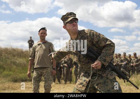US military forces. 170715QX735-0017 SHIROKYI LAN, Ukraine (July 15, 2017)- - A U.S. Marine with 3rd Battalion, 23rd Marine Regiment, prepares to throw a mine-clearing hook as a Ukrainian soldier observes July 15, in Shirokyi Lan, Ukraine, during exercise Sea Breeze 2017.  Sea Breeze is a U.S. and Ukraine co-hosted multi-national air, land and maritime exercise designated to strengthen the collective security, stability, and safety in the Black Sea. (U.S. Marine Corps photo by Staff Sgt. Marcin Platek/Released) Stock Photo