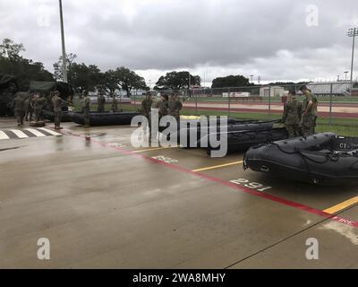 US military forces. 170829TI204-130 KATY, Texas (Aug. 29, 2017) Marines assigned to the 4th Reconnaissance Battalion, 4th Marine Division, Marine Forces Reserve, prepare to execute rescue operations in response to Hurricane Harvey in Katy, Texas. Marine Forces Reserve is posturing ground, air and logistical assets in order to support FEMA and state and local response efforts due to Hurricane Harvey. (U.S. Marine Corps photo by Sgt. Ian Ferro/Released) Stock Photo