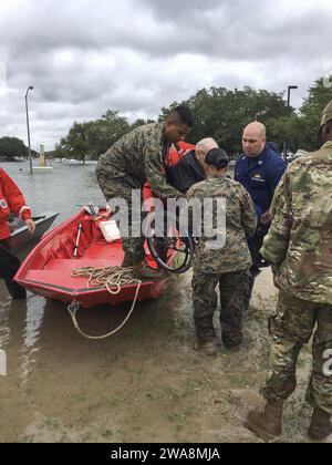 US military forces. 170830AA999-001 BEAUMONT, Texas (Aug. 30, 2017) Marines assigned to the 4th Reconnaissance Battalion, 4th Marine Division, Marine Forces Reserve (MFR) and joint integrated agencies conduct search and rescue operations in order to evacuate civilians from their homes and life-threatening conditions in Beaumont, Texas. MFR is posturing ground, air, and logistics assets in order to support FEMA, state and local response efforts due to Hurricane Harvey. (U.S. Navy photo/Released) Stock Photo