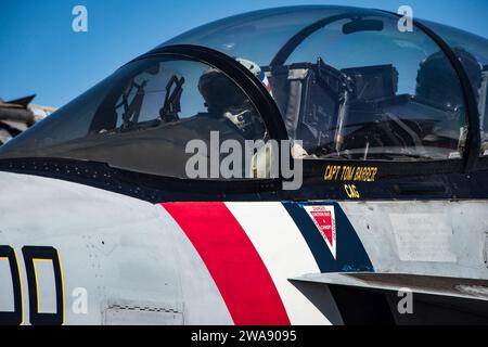 US military forces. PACIFIC OCEAN (Jan. 18, 2018) Capt. Tom Barber, commander, Carrier Air Wing 2, and Cmdr. Jason Hutcherson, commanding officer of the “Bounty Hunters” of Strike Fighter Squadron (VFA) 2, taxi an F/A-18F Super Hornet after completing their 1,000th carrier arrested landing or “trap” aboard the Nimitz-class aircraft carrier USS Carl Vinson (CVN 70). The Carl Vinson Strike Group is currently operating in the Pacific as part of a regularly scheduled deployment. (U.S. Navy Photo by Mass Communication Specialist 3rd Class Jake Cannady/Released) Stock Photo