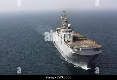 US military forces. 180125AR450-1407 U.S. 5TH FLEET AREA OF OPERATIONS (Jan. 25, 2018) The French amphibious assault ship LHD Tonnerre (L9014) patrols the open seas. Tonnerre, with embarked U.S. Marines and U.S. Navy Sailors from Naval Amphibious Force, Task Force 51, 5th Marine Expeditionary Brigade, is conducting maritime security operations within the U.S. 5th Fleet area of operations to ensure regional stability, freedom of navigation and the free flow of commerce. (U.S. Marine Corps photo by Sgt. Wesley Timm/Released) Stock Photo