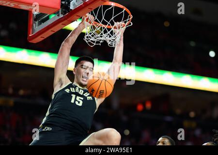 College Park, MD, USA. 02nd Jan, 2024. Purdue Boilermakers center Zach Edey (15) dunks the ball during the NCAA basketball game between the Purdue Boilermakers and the Maryland Terrapins at Xfinity Center in College Park, MD. Reggie Hildred/CSM/Alamy Live News Stock Photo