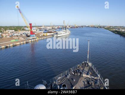 US military forces. 180531PC620-0011  KLAIPEDA, Lithuania (May 31, 2018) The Harpers Ferry-class dock landing ship USS Oak Hill (LSD 51) arrives in Klaipeda, Lithuania, May 31, 2018. Oak Hill, homeported in Virginia Beach, Virginia, is conducting naval operations in the U.S. 6th Fleet area of operations. (U.S. Navy photo by Mass Communication Specialist 3rd Class Michael H. Lehman/Released) Stock Photo