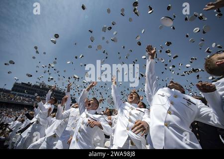 US military forces. ANNAPOLIS, Md. (May 25, 2018) U.S. Naval Academy midshipmen toss their covers in the air during the U.S. Naval Academy's Class of 2018 graduation and commissioning ceremony in Annapolis, Md. The hat toss, now a traditional ending to the ceremony, originated at the Naval Academy in 1912 as a symbolic and visual end to the four-year program. The Class of 2018 graduated 1,042 midshipmen and were addressed by President Donald J. Trump. (U.S. Navy photo by Mass Communication Specialist 3rd Class Kaitlin Rowell/Released) Stock Photo