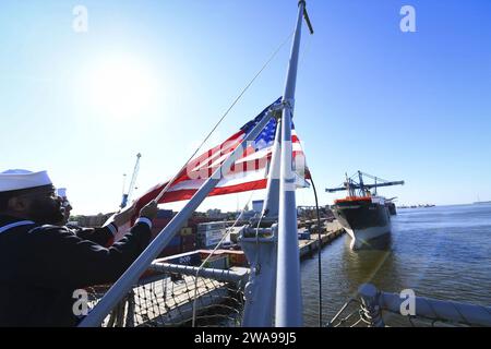 US military forces. 180531XT273-226 KLAIPEDA, Lithuania (May 31, 2018) Sailors aboard the Blue Ridge-class command and control ship USS Mount Whitney (LCC 20) raise the American flag as the ship arrives in Klaipeda, Lithuania, May 31, 2018. Mount Whitney, forward-deployed to Gaeta, Italy, operates with a combined crew of U.S. Navy Sailors and Military Sea Lift Command civil service mariners. (U.S. Navy photo by Mass Communication Specialist 1st Class Justin Stumberg/Released) Stock Photo