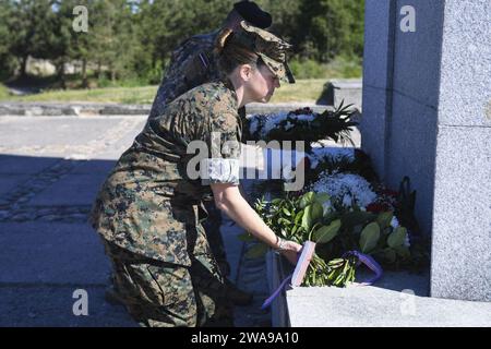 US military forces. 180602XT273-103 LIEPAJA, Latvia (June 2, 2018) U.S. Marine Corps Lt. Col. Alexandra Nielsen, senior defense attaché, lays flowers at an annual memorial event to commemorate fallen U.S. airmen during exercise Baltic Operations (BALTOPS) 2018 in Liepaja, Latvia June 2. BALTOPS is the premier annual maritime-focused exercise in the Baltic region and one of the largest exercises in Northern Europe enhancing flexibility and interoperability among allied and partner nations. (U.S. Navy photo by Mass Communication Specialist 1st Class Justin Stumberg/Released) Stock Photo