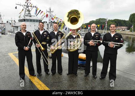 US military forces. 180617XT273-232 KIEL, Germany (June 17, 2018) Musicians assigned to U.S. Naval Forces Europe Band pose for a photo, in Kiel, Germany, during Kiel Week 2018, June 17. U.S. Naval Forces Europe-Africa, headquartered in Naples, oversees joint and naval operations, often in concert with allied and interagency partners, to enable enduring relationships and increase vigilance and resilience in Europe and Africa. (U.S. Navy photo by Mass Communication Specialist 1st Class Justin Stumberg/Released) Stock Photo