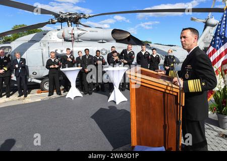US military forces. 180625FP878-344 OSLO, Norway (June 25, 2018) Chief of Naval Operations Adm. John Richardson delivers remarks during reception aboard the Arleigh Burke-class guided-missile destroyer USS Bainbridge (DDG 96) in Oslo, Norway, June 25, 2018. Bainbridge, homeported at Naval Station Norfolk, is conducting naval operations in the U.S. 6th Fleet area of operations in support of U.S. national security interests in Europe and Africa. (U.S. Navy photo by Mass Communication Specialist 1st Class Theron J. Godbold/Released) Stock Photo