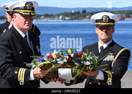 US military forces. 180625FP878-422 OSLO, Norway (June 25, 2018) Cmdr. Patrick Murphy, commanding officer of the Arleigh Burke-class guided-missile destroyer USS Bainbridge (DDG 96), left, and Lt. Cmdr. Scott Riffle, Assistant Naval Attaché to Norway, participate in a wreath laying ceremony during a scheduled port visit to Oslo, Norway, June 25, 2018. Bainbridge, homeported at Naval Station Norfolk, is conducting naval operations in the U.S. 6th Fleet area of operations in support of U.S. national security interests in Europe and Africa. (U.S. Navy photo by Mass Communication Specialist 1st Cl Stock Photo