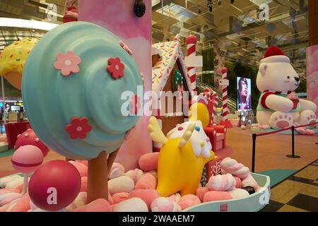 SINGAPORE - NOVEMBER 07, 2023: Christmas decorations in Singapore Changi Airport Terminal 3 Departure Hall. Stock Photo