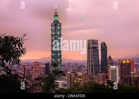 Taipei 101 at sunset, seen from Elephant Peak, Taipei, Taiwan Stock Photo
