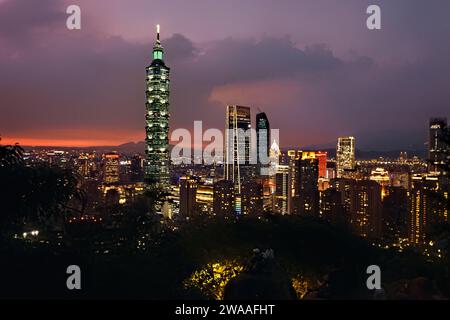 Taipei 101 at sunset, seen from Elephant Peak, Taipei, Taiwan Stock Photo