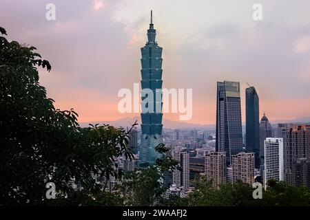 Taipei 101 at sunset, seen from Elephant Peak, Taipei, Taiwan Stock Photo