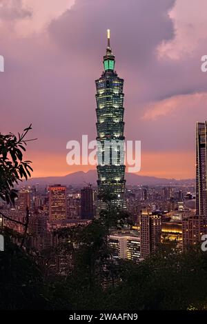 Taipei 101 at sunset, seen from Elephant Peak, Taipei, Taiwan Stock Photo
