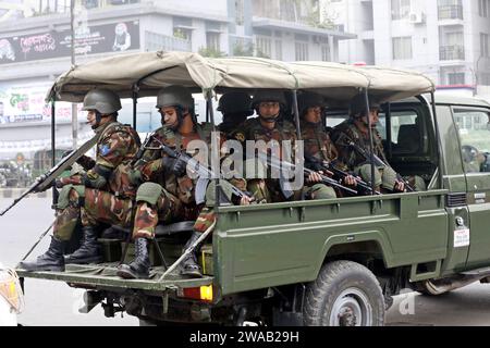 Katta xoroz bir etuk semiz eshak