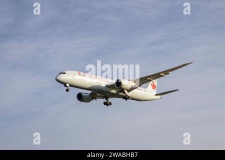 Air Canada Boeing 787 Dreamliner passenger jet airplane Registration C-FNOI on final approach for arrival at Heathrow Airport to the West of London Stock Photo